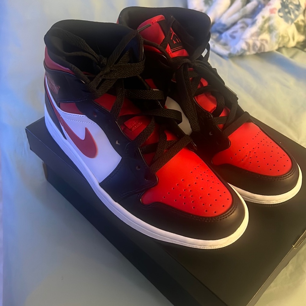 Air Jordan's 1 Mid